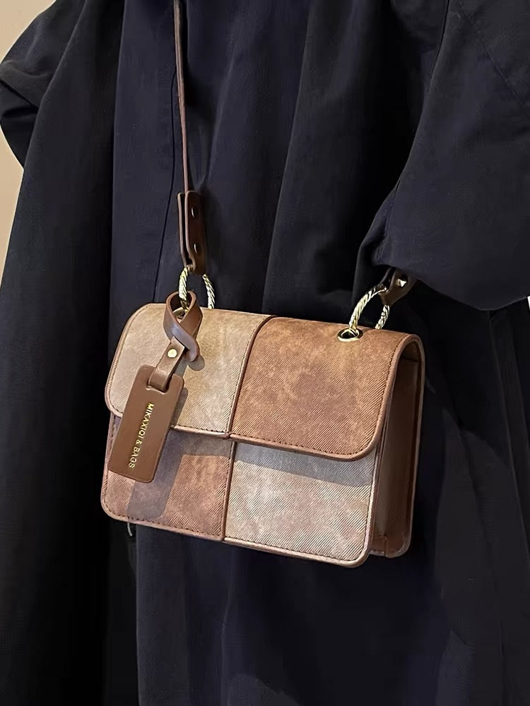 Borsa a tracolla piccola con design di nicchia che unisce verticalmente