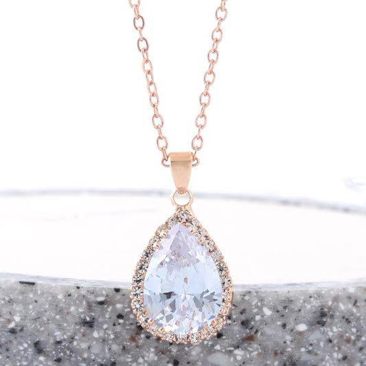 Exquisite teardrop crystal necklace