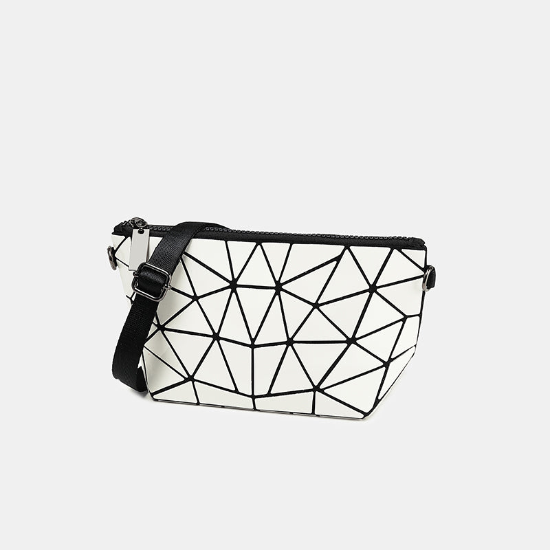 Prismatic Chic: Die moderne geometrische Tasche