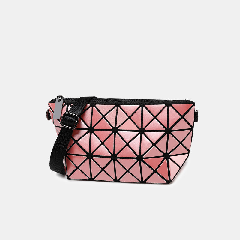 Prismatic Chic: Die moderne geometrische Tasche